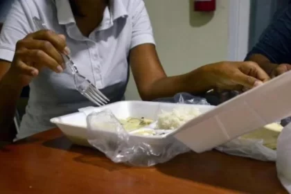 Académica de la UNAM vincula compuesto químico a cáncer de mama; se encuentra en contenedores plásticos y cosméticos