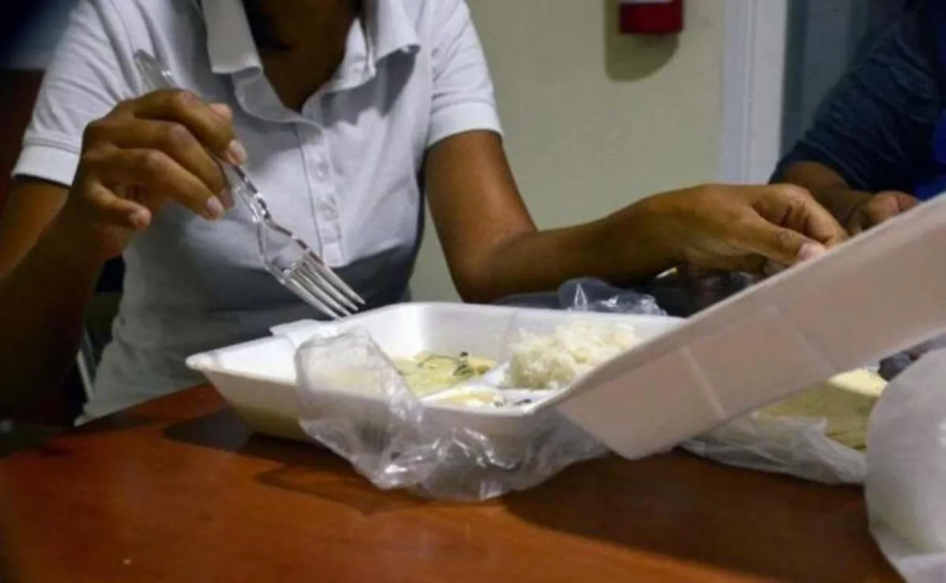 Académica de la UNAM vincula compuesto químico a cáncer de mama; se encuentra en contenedores plásticos y cosméticos