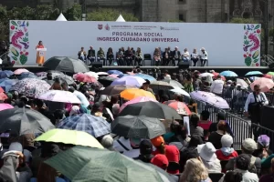 Brugada entrega ‘Ingreso Ciudadano Universal’ en CDMX: quiénes pueden tramitar este apoyo social de 2 mil pesos bimestrales