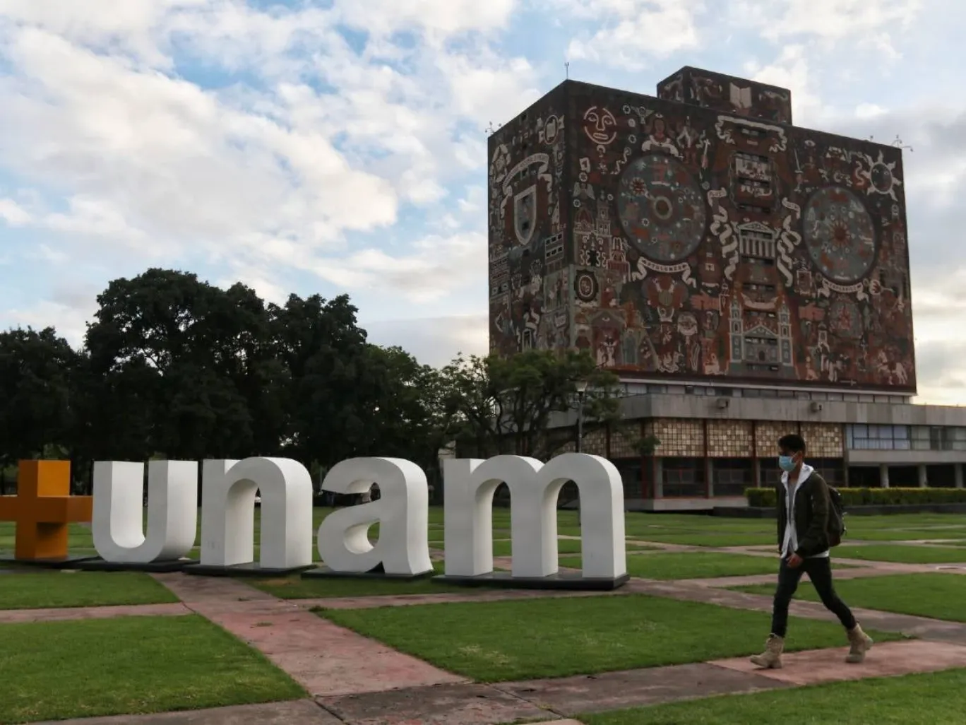 La universidad pública, un derecho, no un privilegio: Carlos Andrés Sánchez