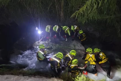 Orgullo mexicano: Bomberos de Coahuila apoyan en labores de rescate tras inundaciones de Texas