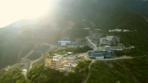 Roban camión con 33 toneladas de concentrado de oro y plata