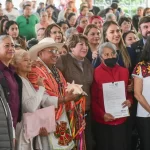 Rompe 40 años de rezago, Delfina Gómez entrega de 500 títulos de propiedad a mujeres del campo mexiquense Rompe 40 años de rezago, Delfina Gómez entrega de 500 títulos de propiedad a mujeres del campo mexiquense