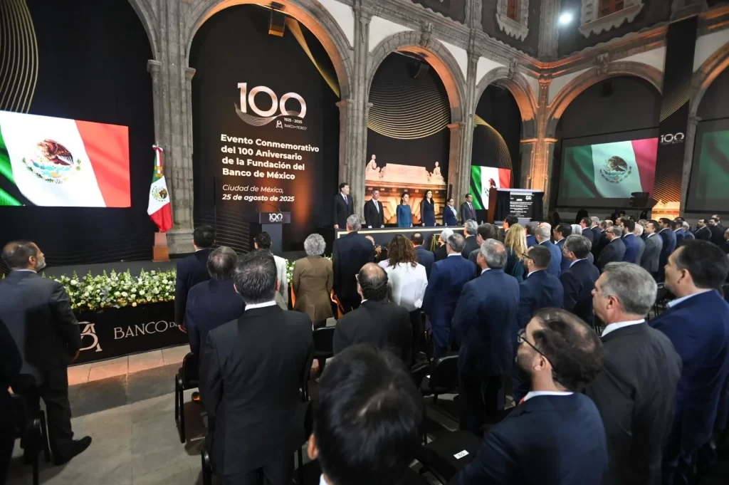 presidenta-claudia-sheinbaum-celebra-100-aniversario-de-la-fundación-del-banco-de-méxico-4