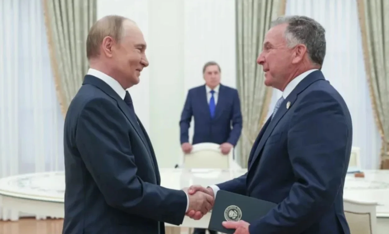 En Alaska, Trump le regala a Putin más tiempo para desgastar a Ucrania