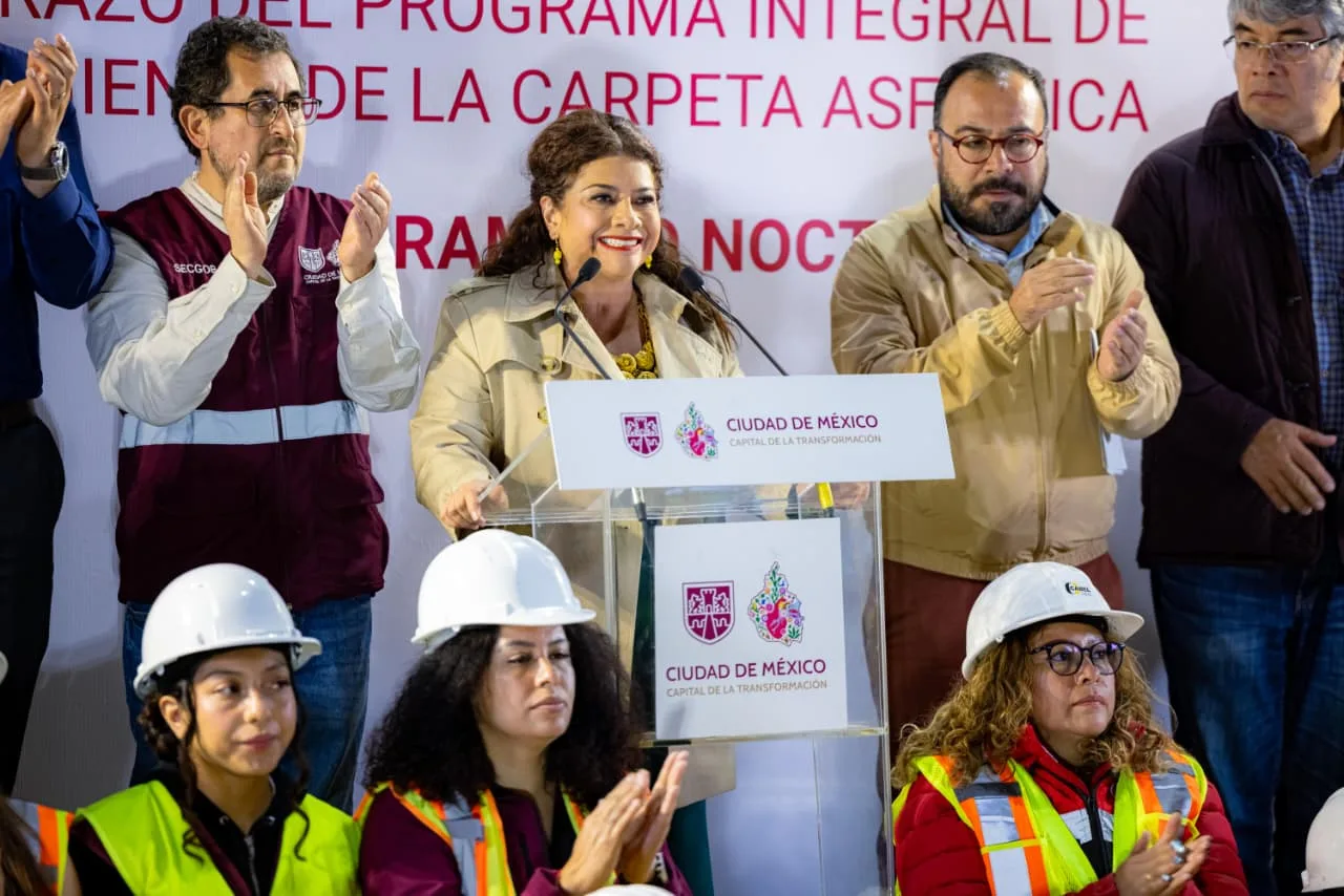 Clara Brugada arranca programa de bacheo nocturno en más de 217 vialidades de la CDMX