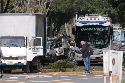 Ataques coordinados en Colombia sacuden Cali y Antioquia; trece muertos en un solo día