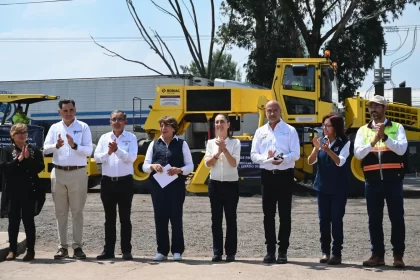 En Edomex, Presidenta Claudia Sheinbaum da Banderazo de salida a nuevos trenes de repavimentación imagen 1