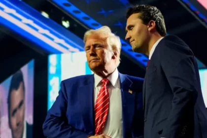 Asesinan en un evento en una universidad de EE.UU. a Charlie Kirk, comentarista conservador y aliado de Trump