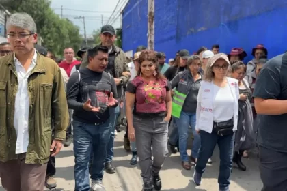 Clara Brugada recorre zonas afectadas por las lluvias del sábado y garantiza apoyo integral para las familias y sus viviendas