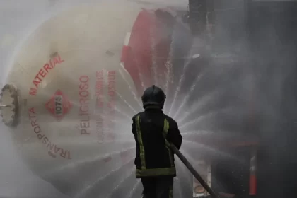 Explosión de pipa en puente La Concordia Brugada confirma 8 muertos y anuncia apoyos a víctimas