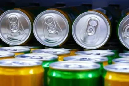 Prohíben bebidas energéticas para menores de edad en México