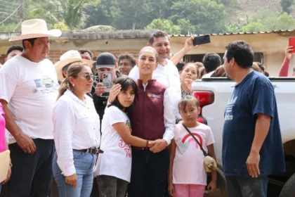 Sheinbaum visita Pantepec para supervisar trabajos de limpieza por inundaciones