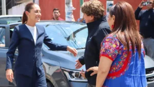 Sheinbaum visita zona afectada por inundación en Neza; ‘nadie se va a quedar desamparado’