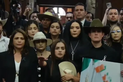 Grecia Quiroz, viuda de Carlos Manzo, rinde protesta como nueva alcaldesa de Uruapan