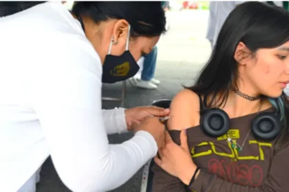 Habrá vacunación gratuita y masiva contra covid e influenza en la UNAM