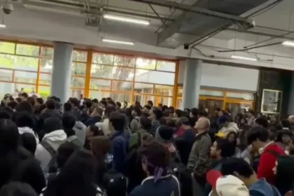 Facultad de Química de la UNAM intenta retomar clases presenciales; estudiantes rechazan medida