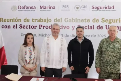 A un mes del homicidio de Manzo, Harfuch regresa a Uruapan y se reúne con alcaldesa