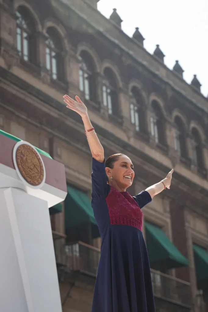 México avanza con dignidad, con justicia, con unidad y con la fuerza invencible de su pueblo Claudia Sheinbaum destacó ante 600 mil personas en el zócalo