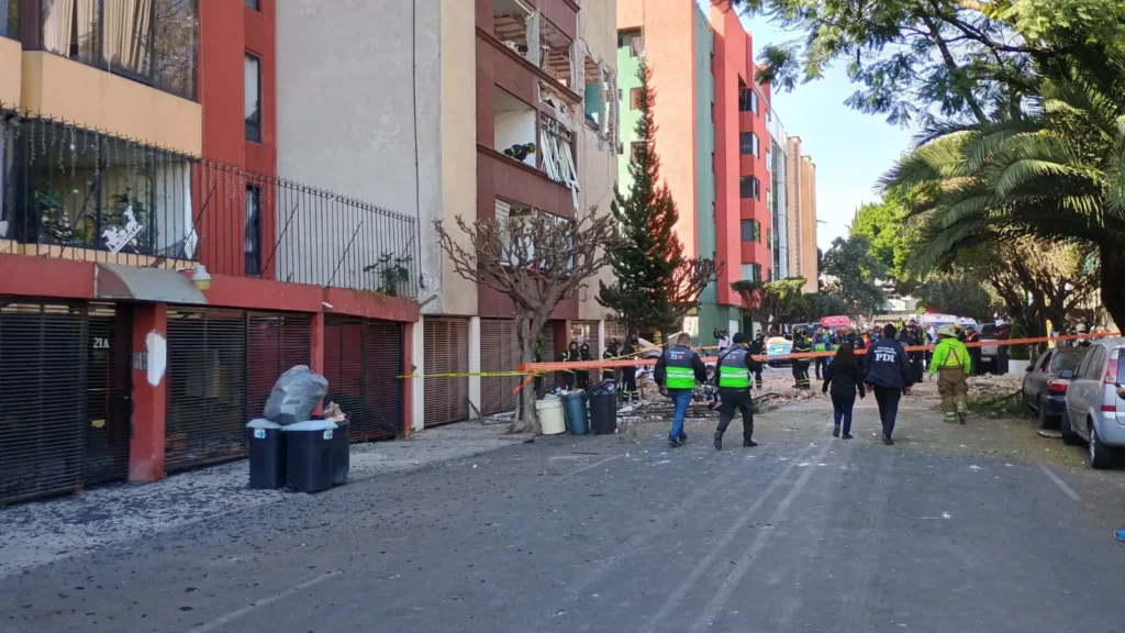 Atienden equipos de emergencias explosión en Coyoacán
