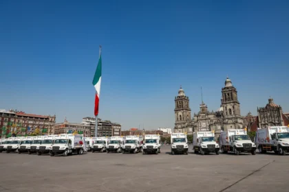 CDMX inicia renovación de camiones recolectores con la entrega de 50 nuevas unidades