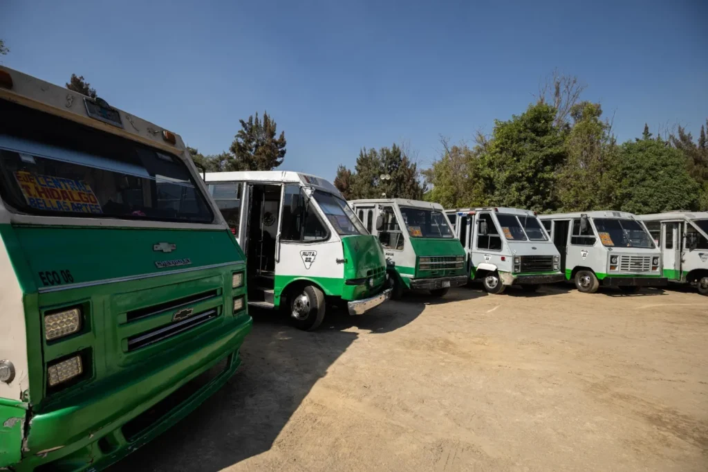 CDMX inicia chatarrización de taxis para impulsar electromovilidad