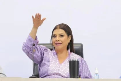 Clara Brugada rechaza señalamientos en libro de Julio Scherer