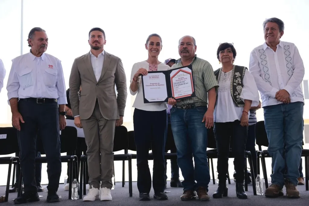 Claudia Sheinbaum encabeza entrega de viviendas en Juárez, Nuevo León