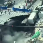 Colapsa calle en Shanghái durante obras del metro