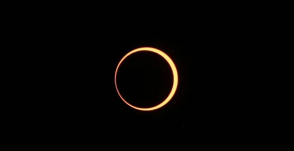 Eclipse solar anular de “anillo de fuego” en 2026