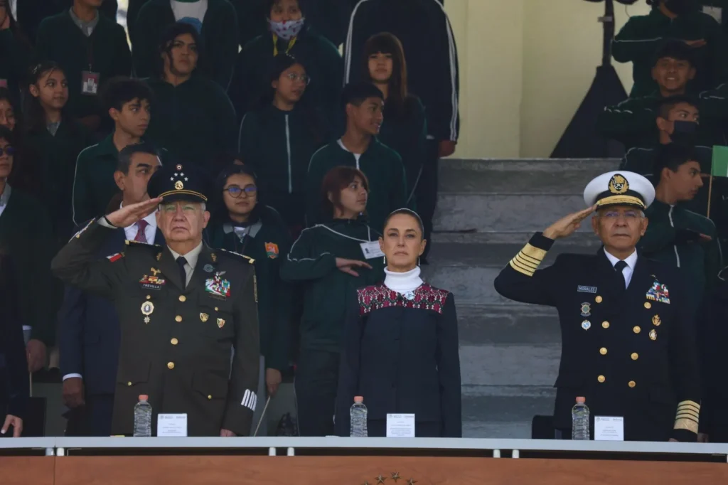 “México es dignidad, valentía y grandeza” presidenta Claudia Sheinbaum en ceremonia por el Día de la Bandera