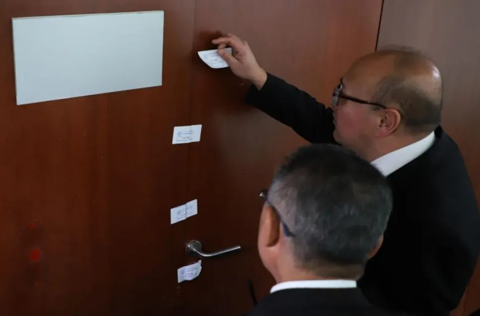 Senado mantendrá cerrado su salón de belleza