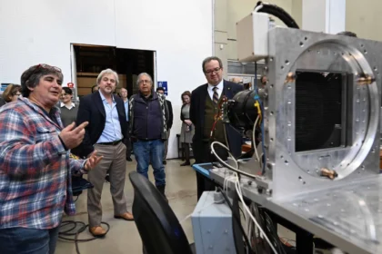 Supervisa el Rector Lomelí Vanegas avances en la construcción del Espectrógrafo ESOPO