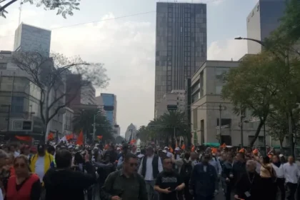 Trabajadores del Metro marchan en CDMX