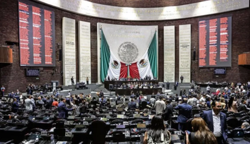 Adiós a los privilegios Diputados aprueban tope a 'pensiones doradas' entre protestas