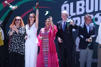 Brugada e Infantino inauguran la colección Álbum Épico en el corazón de Iztapalapa