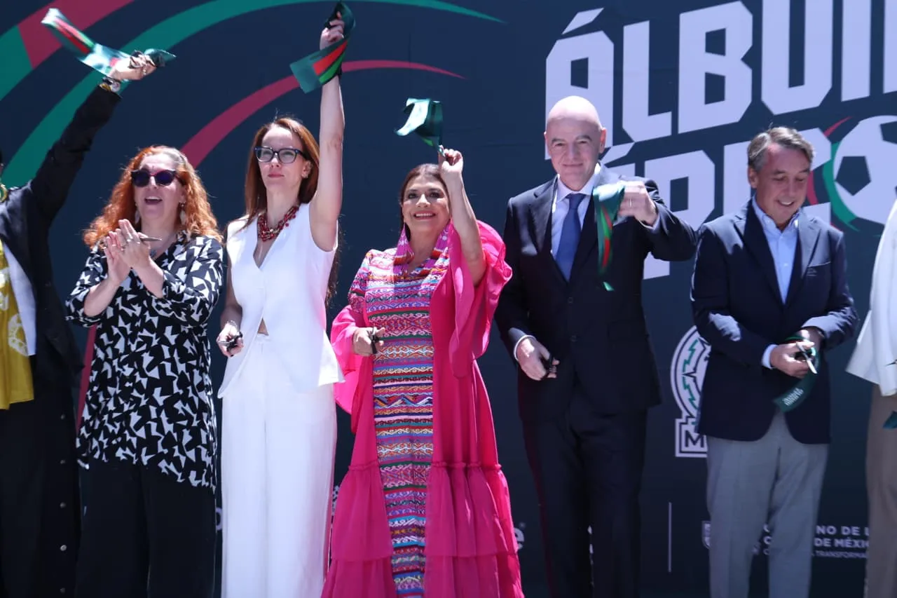 Brugada e Infantino inauguran la colección Álbum Épico en el corazón de Iztapalapa