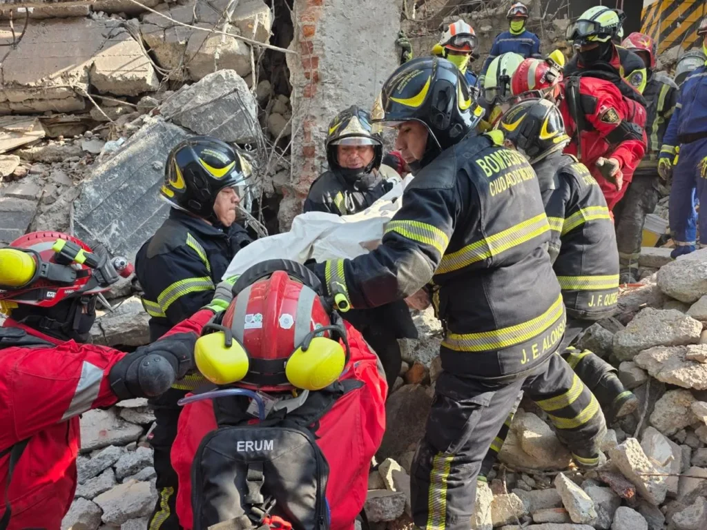 Brugada vigilará que exista reparación del daño a víctimas de derrumbe