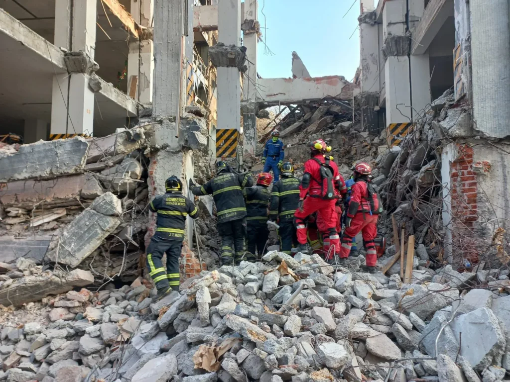 Brugada vigilará que exista reparación del daño a víctimas de derrumbe