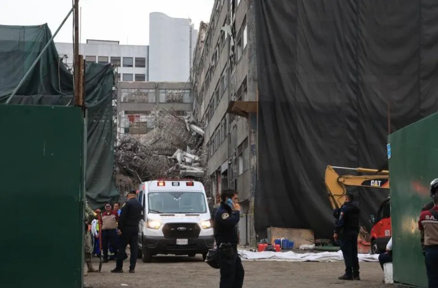 Colapsa edificio en San Antonio Abad, CDMX; reportan una persona muerta y tres atrapadas