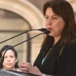 Gobernadora de Morelos evita responder a medios tras asesinato de estudiante de la UAEM