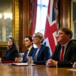 Bloqueo en Ormuz Reino Unido lidera alianza de 40 países ante el vacío de EE. UU.