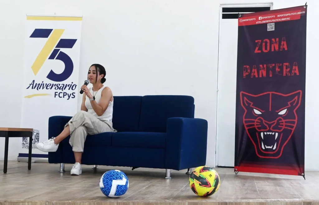 Katia Itzel, egresada de la UNAM (1)