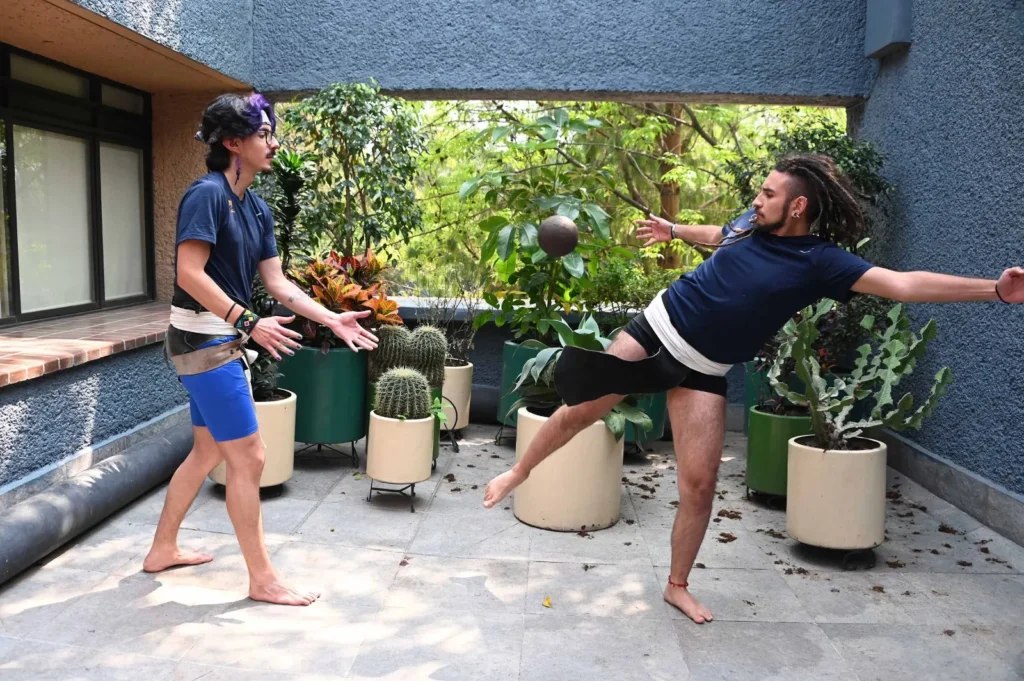 Mujeres, en la trama del juego de pelota ulama de cadera