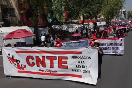 CNTE anuncia paro nacional, plantón en el Zócalo y suspensión de clases