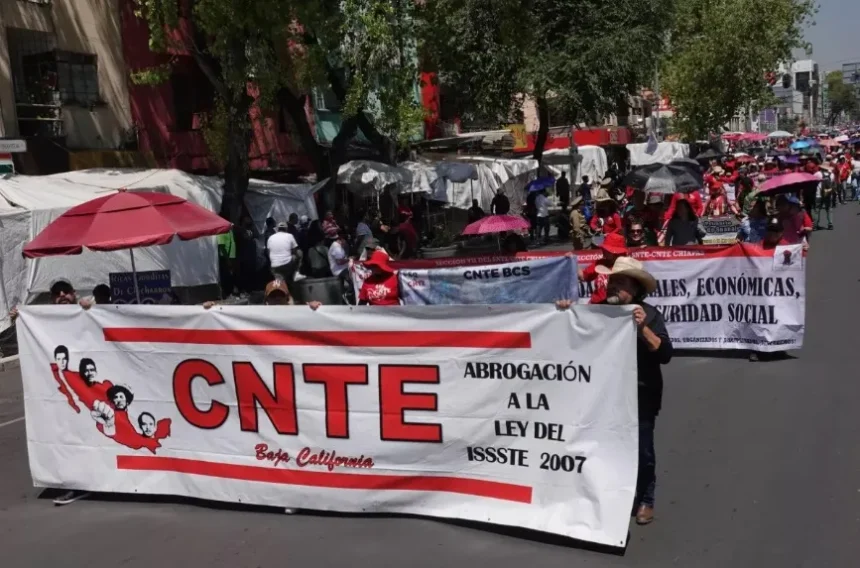 CNTE anuncia paro nacional, plantón en el Zócalo y suspensión de clases