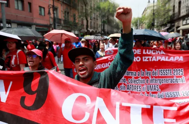 CNTE va por huelga nacional Acusa a la SEP de intentar limpiar el Mundial de protestas con el calendario escolar
