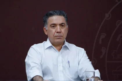 Enrique Inzunza solicita licencia al Senado ante presión mediática