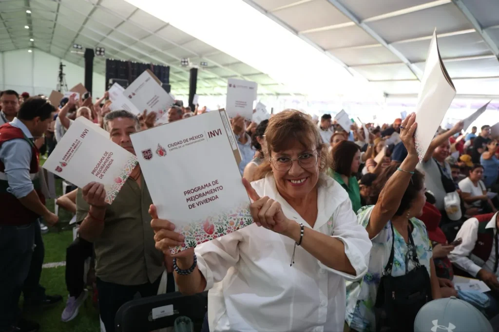 Entrega Clara Brugada más de 4,000 créditos de vivienda