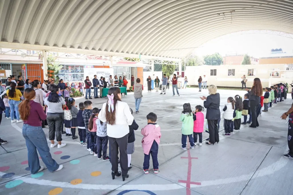 Omar Muñoz dignifica espacios educativos en Cuautlancingo